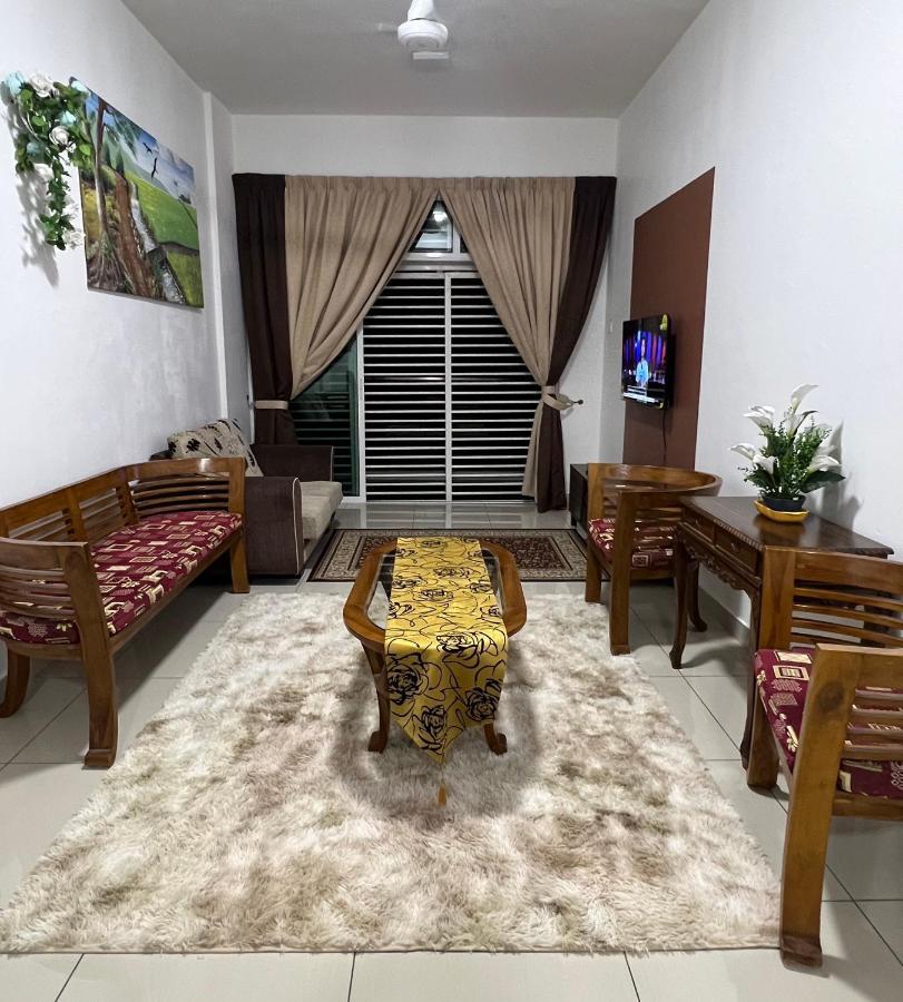 Ilsham Guest House @ Seroja Hills Bbst Sepang Buitenkant foto