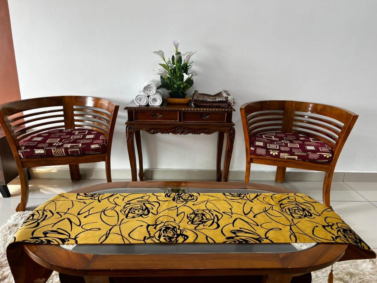 Ilsham Guest House @ Seroja Hills Bbst Sepang Buitenkant foto