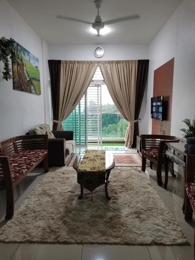 Ilsham Guest House @ Seroja Hills Bbst Sepang Buitenkant foto